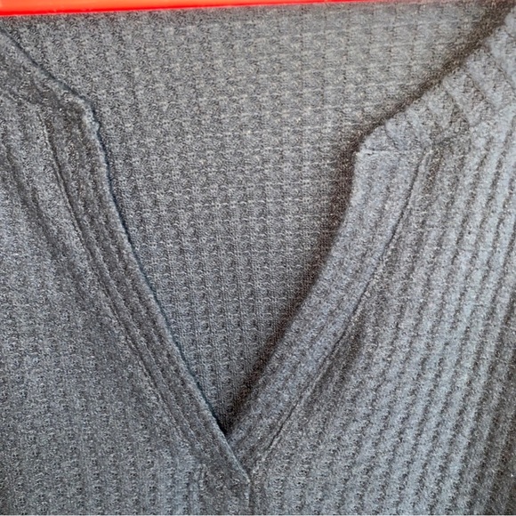 Beyond Yoga Black Blouse with Long Sleeves vV Neck So Soft - Picture 3 of 7